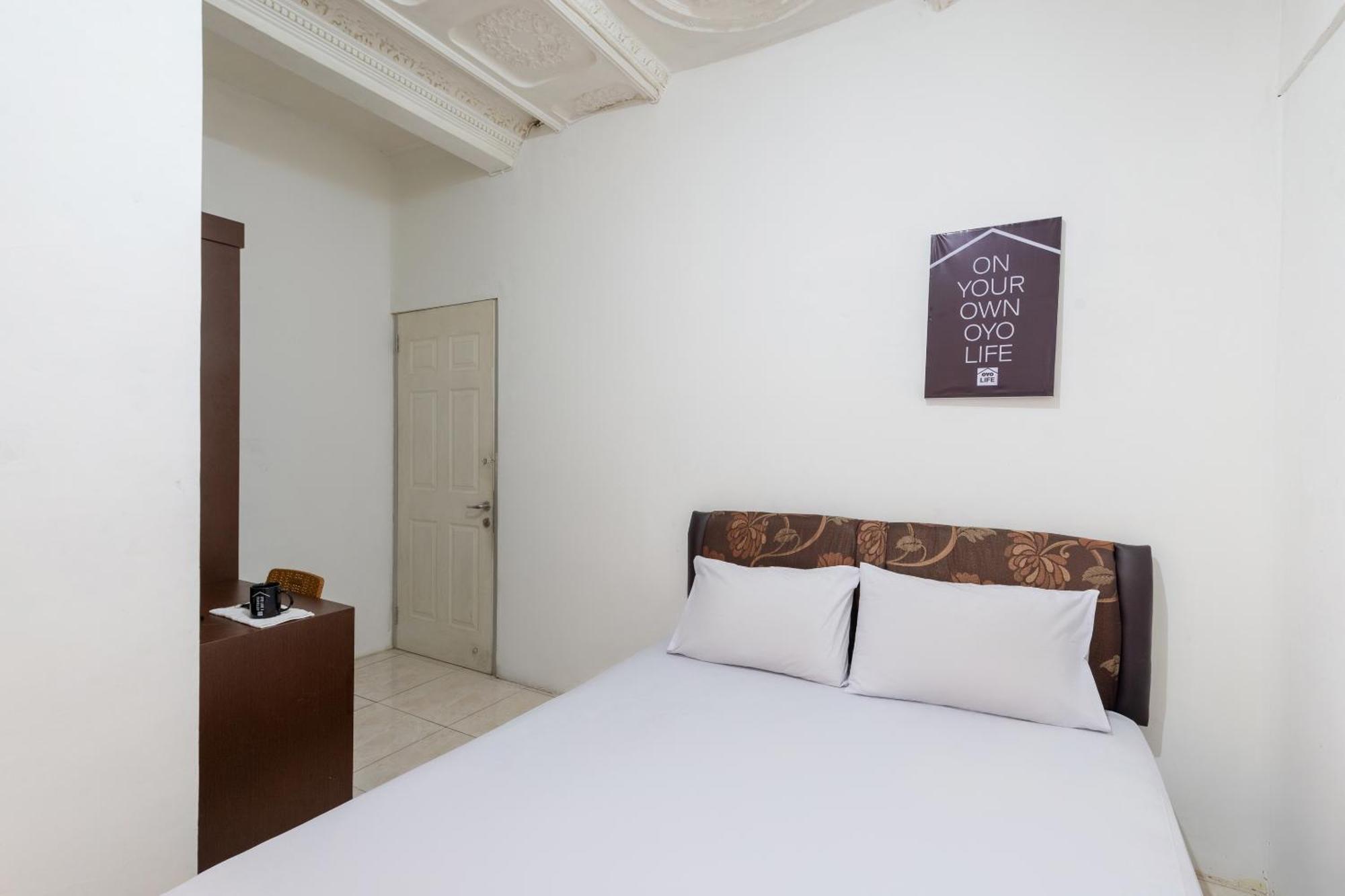 Oyo Life 2108 Griya Aisyah Residence Surabaya Exterior photo