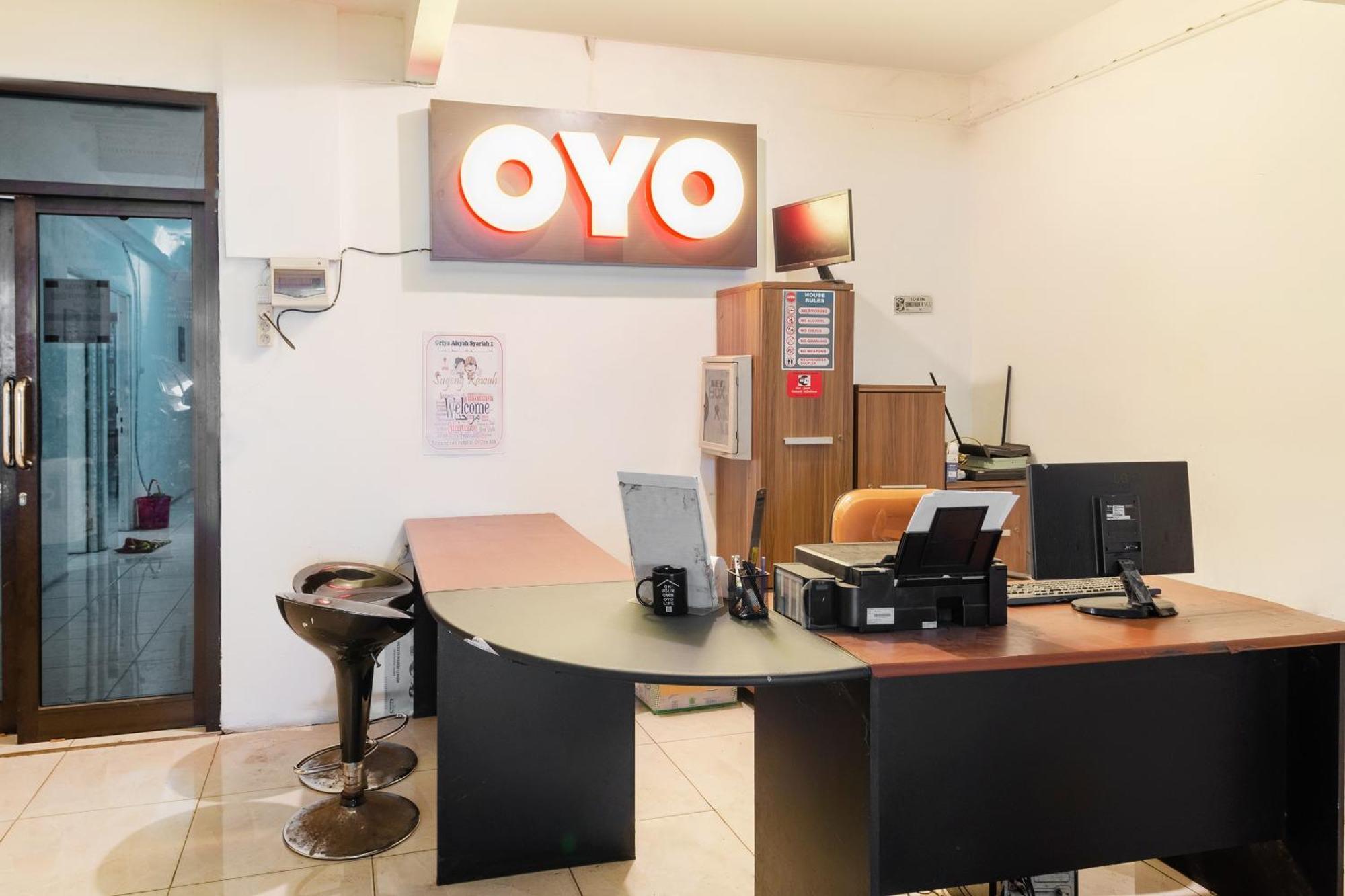 Oyo Life 2108 Griya Aisyah Residence Surabaya Exterior photo