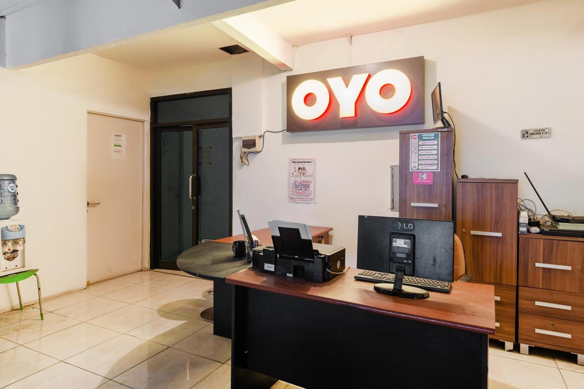 Oyo Life 2108 Griya Aisyah Residence Surabaya Exterior photo