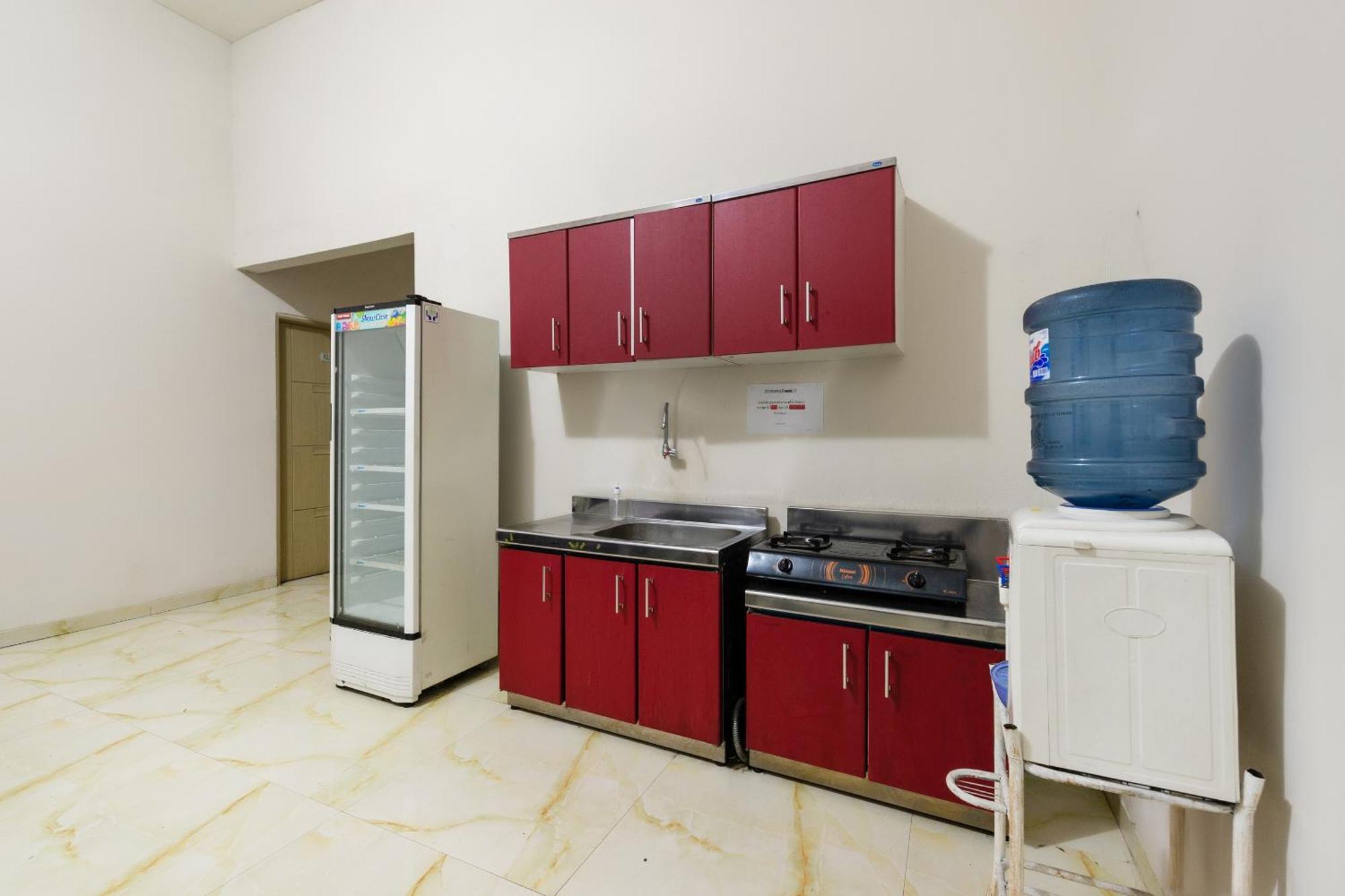 Oyo Life 2108 Griya Aisyah Residence Surabaya Exterior photo